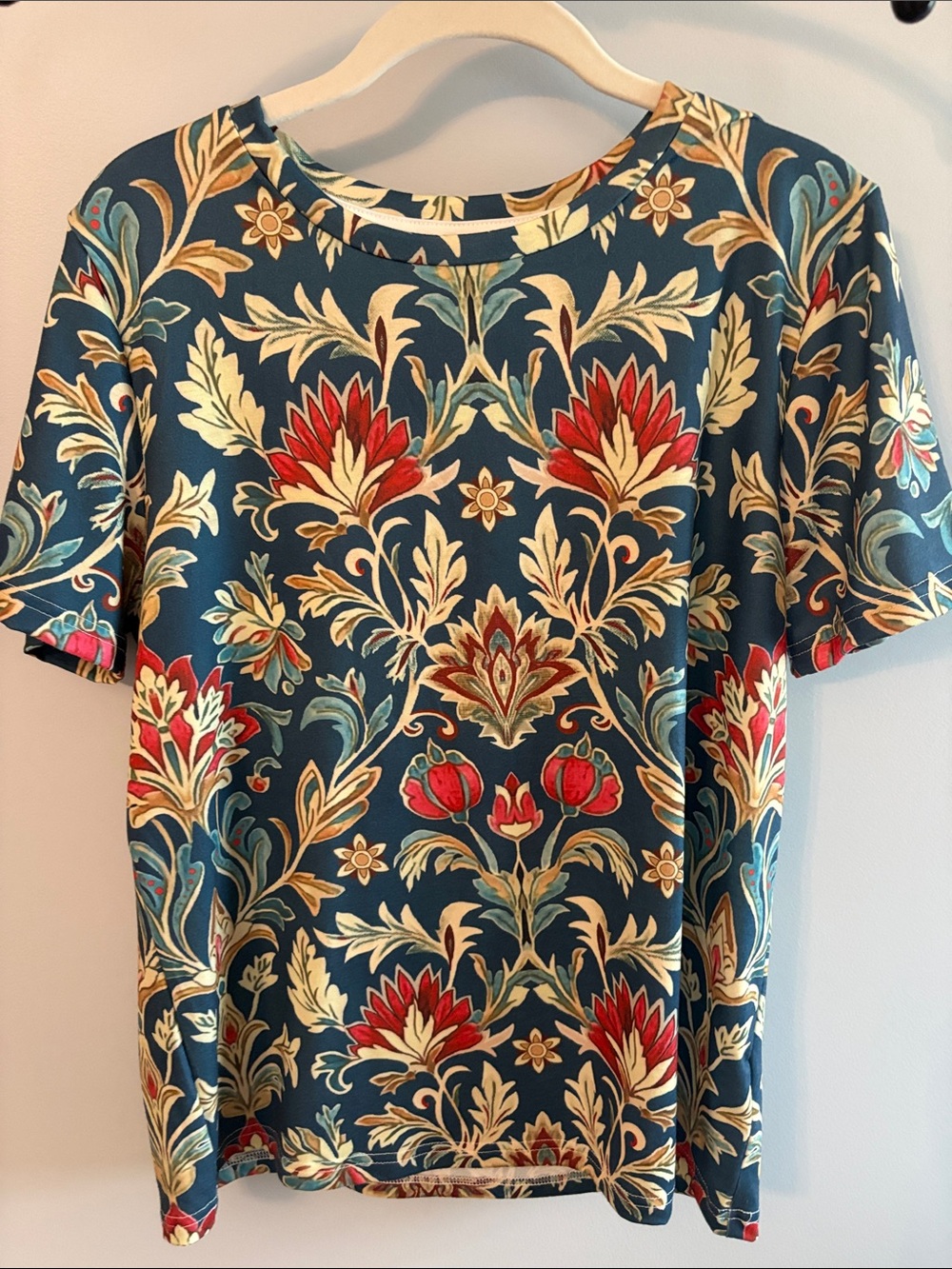 Emery Rose Print Short Sleeve Top in Blue and Red